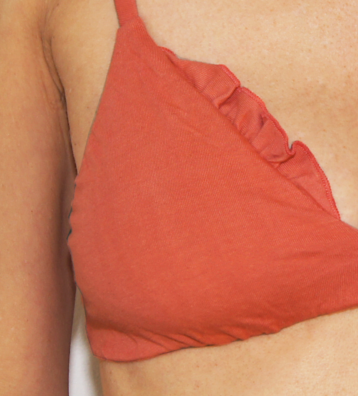 Soutien-gorge triangle à volants coton bio et teinture végétale Terre de Sienne