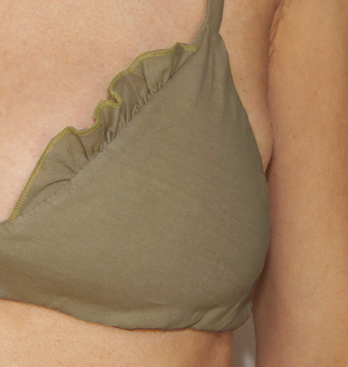 Soutien-gorge Triangle coton bio à volants face zoom Feuilles de thé - Natura Feel (2)
