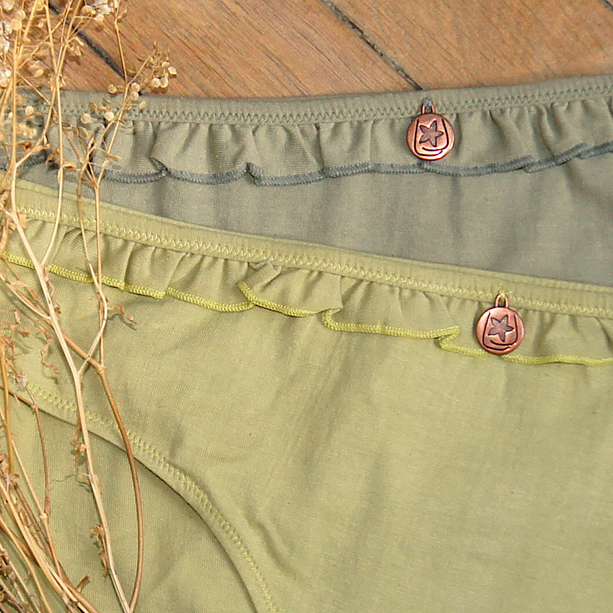 Culotte coton bio à volants Olive verte zoom - Natura Feel