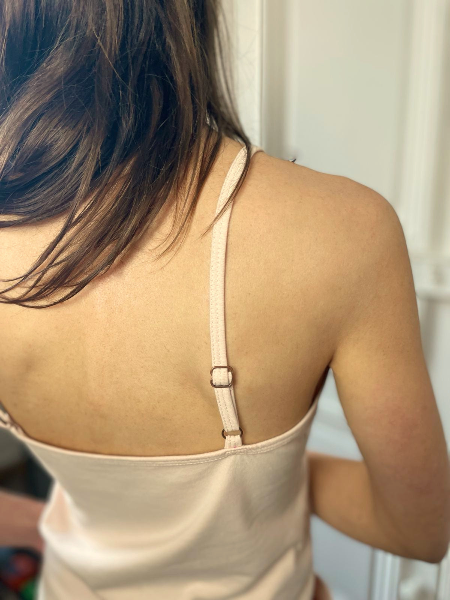 Top à bretelles femme coton bio et teinture végétale Sable rose zoom arrière - Natura Feel