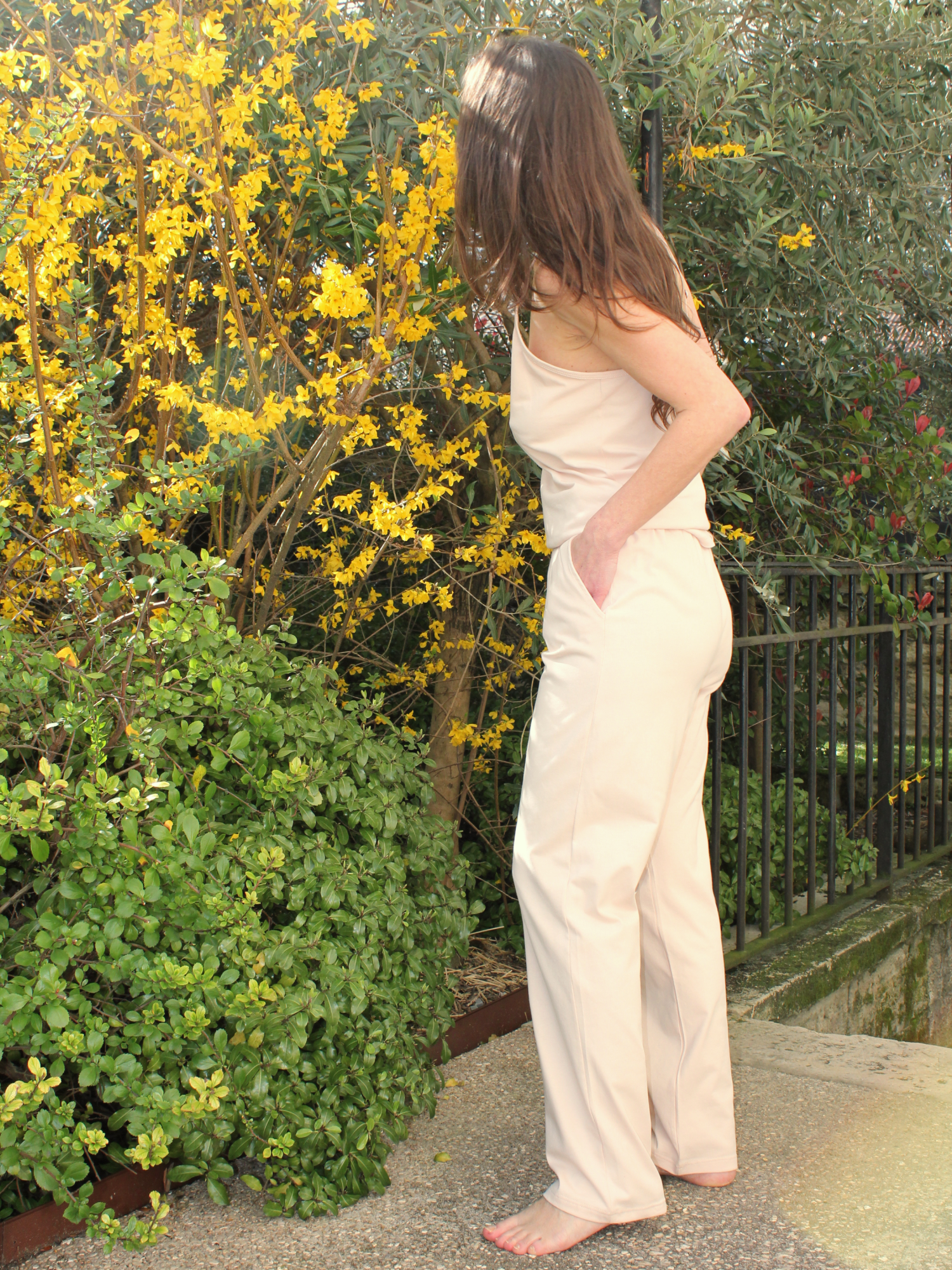 Caraco et pantalon coton bio et teinture végétale Sable rose lifestyle - Natura Feel