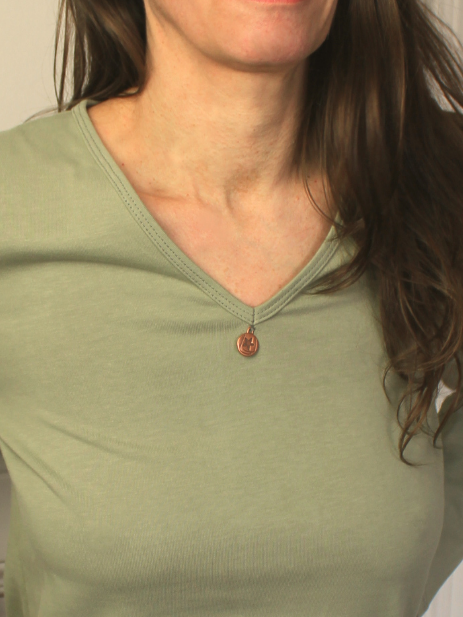 Haut de pyjama coton manche longue femme et teinture végétale zoom Feuilles de sauge - Natura Feel