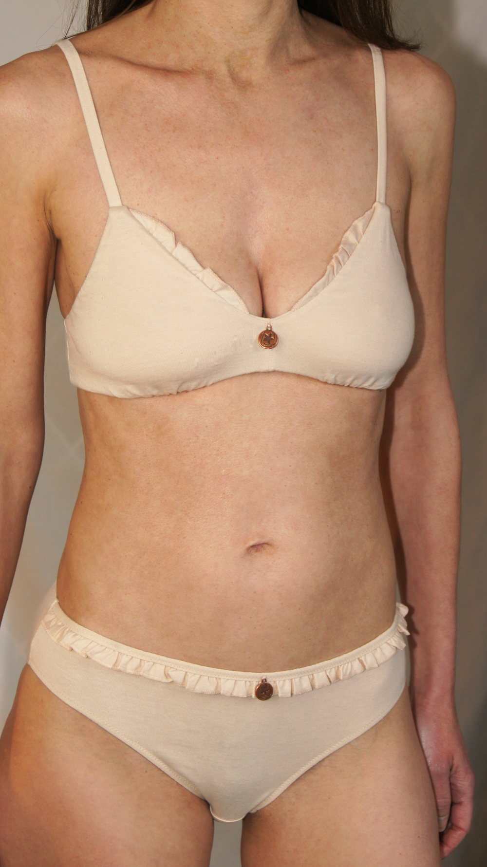 Ensemble Triangle et Culotte à volants coton bio et teinture végétale - Sable rose - Natura Feel