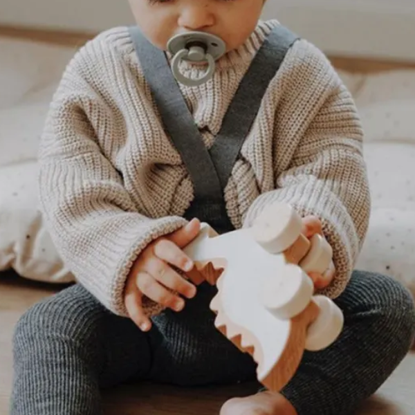 pull beige laine tricoté bébé