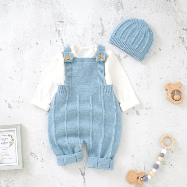 salopette en laine tricotée bleue avec bonnet bébé