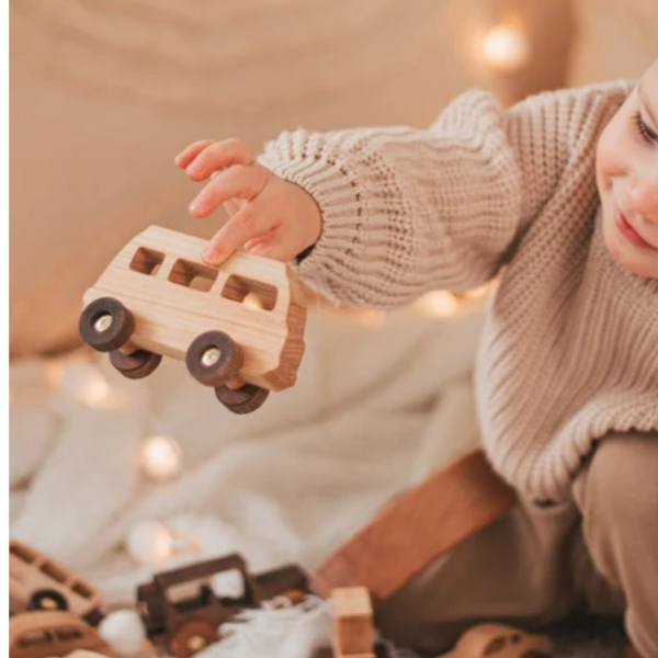 Voitures jouets personnalisées cadeau enfant 2 ans