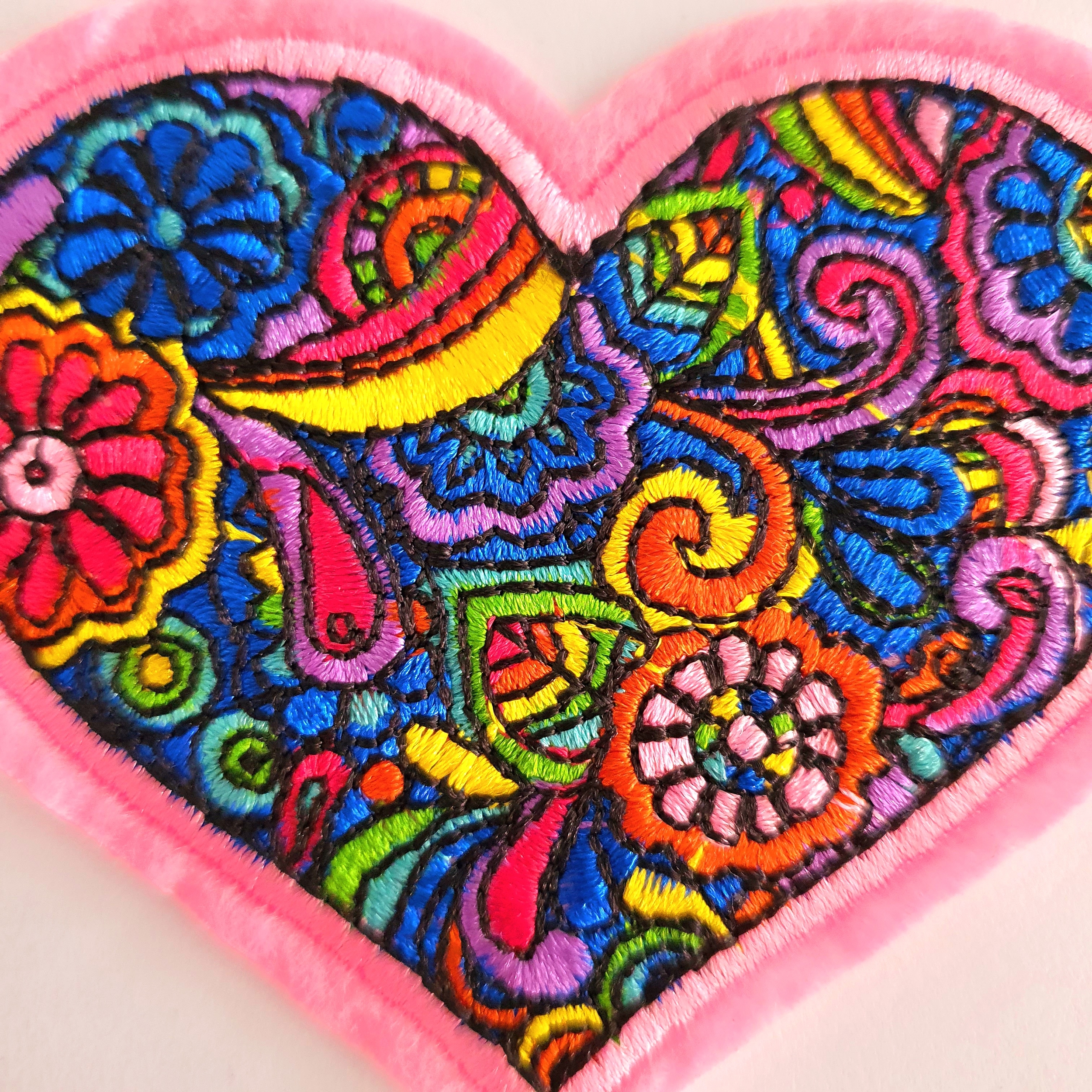 Patch autocollant coeur mandala rose multicouleur (1)