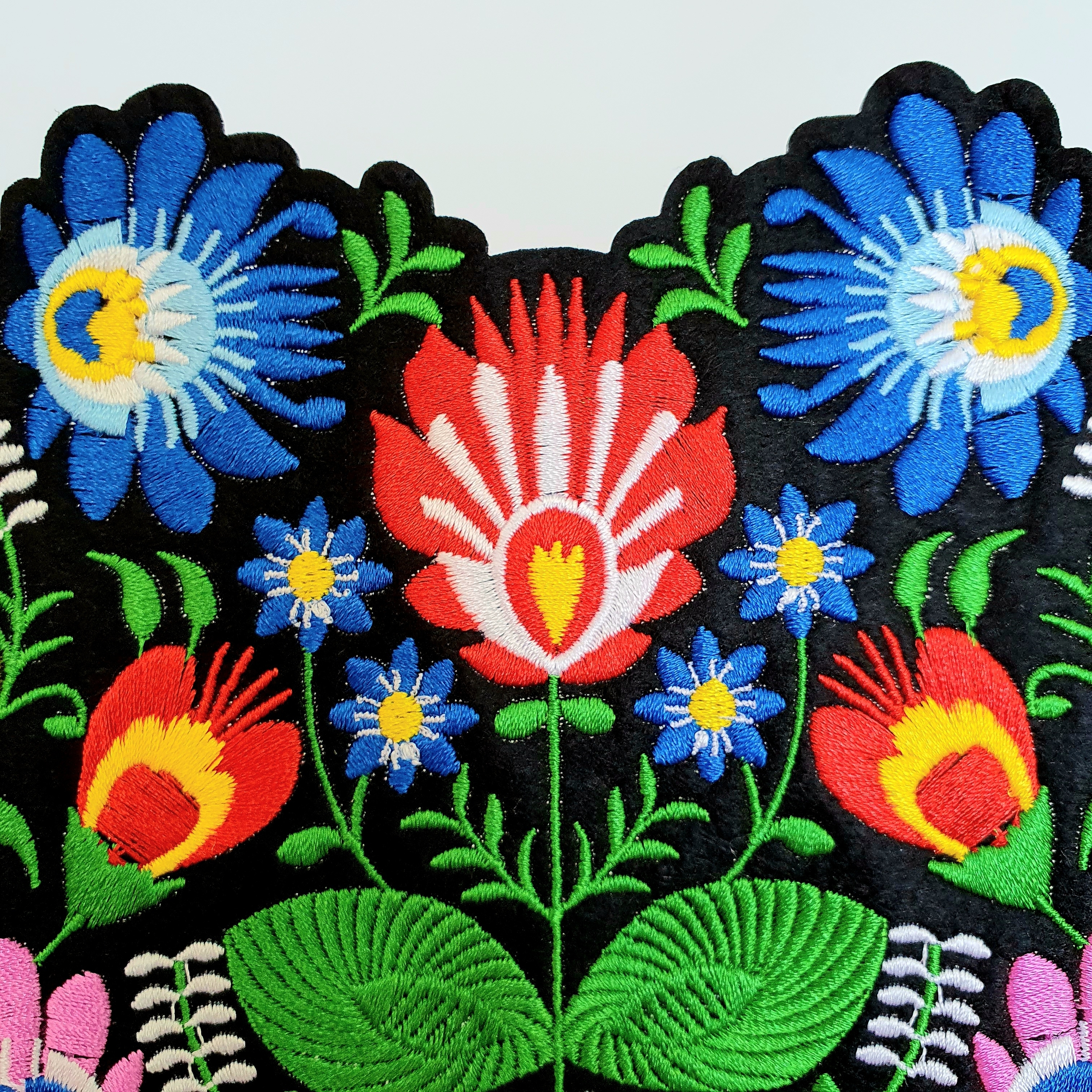 Grand patch brodé coeur hippie, fleurs multicolore, écusson