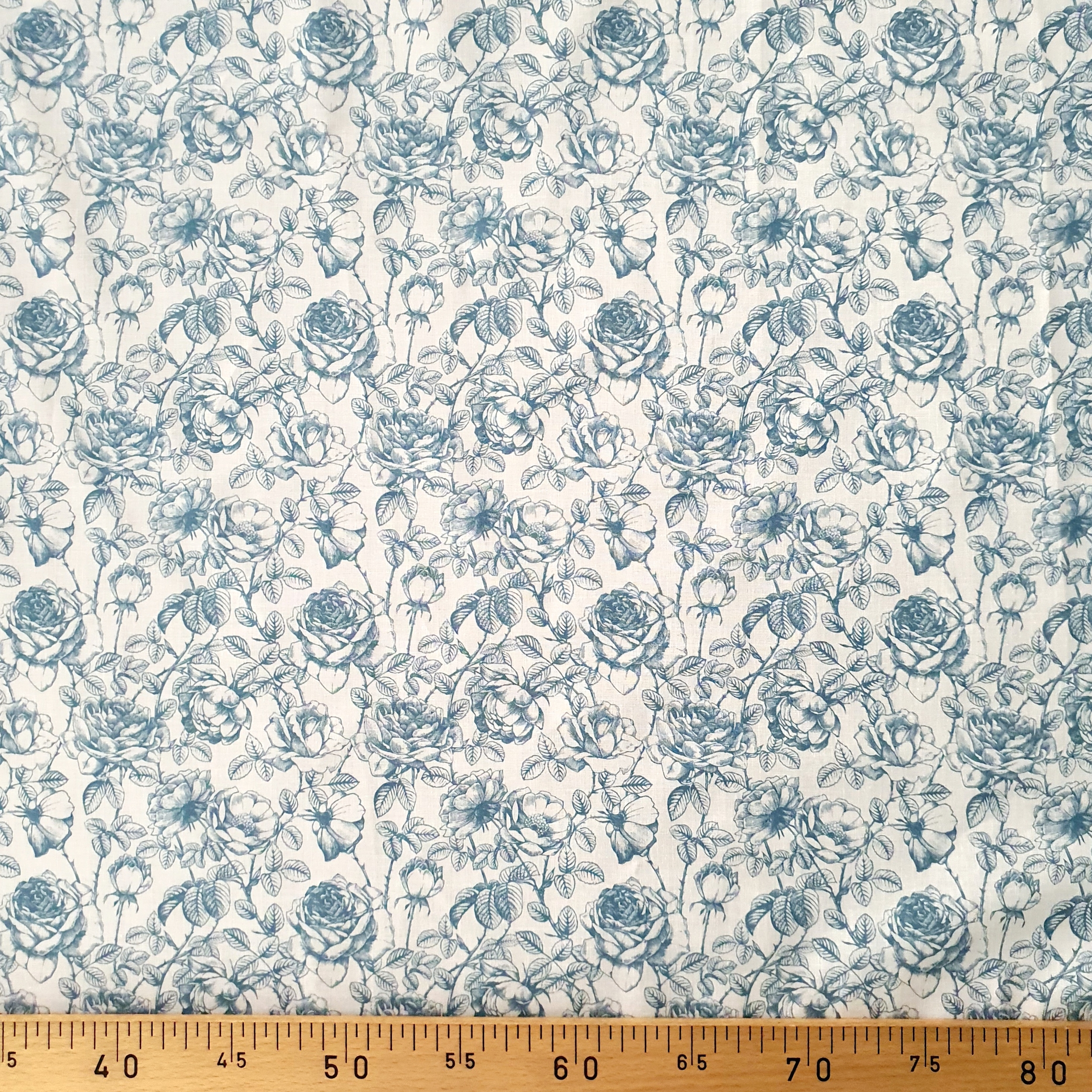 Tissu coton fleur bleue esprit toile de jouy (2)