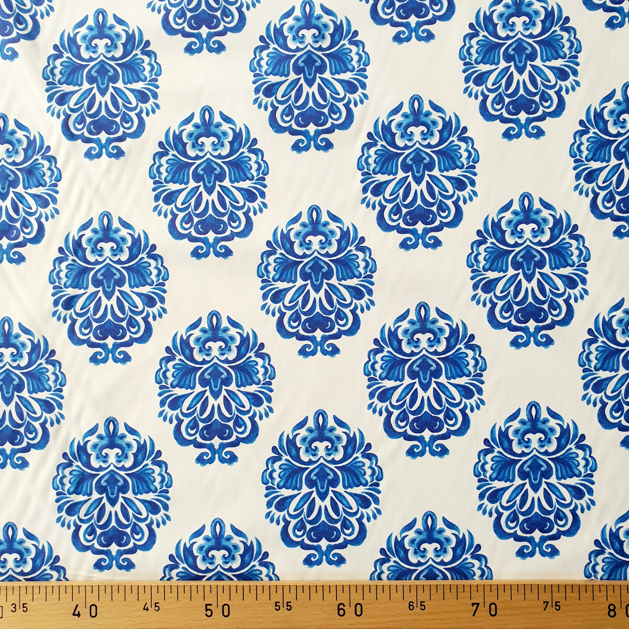 Tissu coton bio blanc gros motifs bleus style italien.j (1)