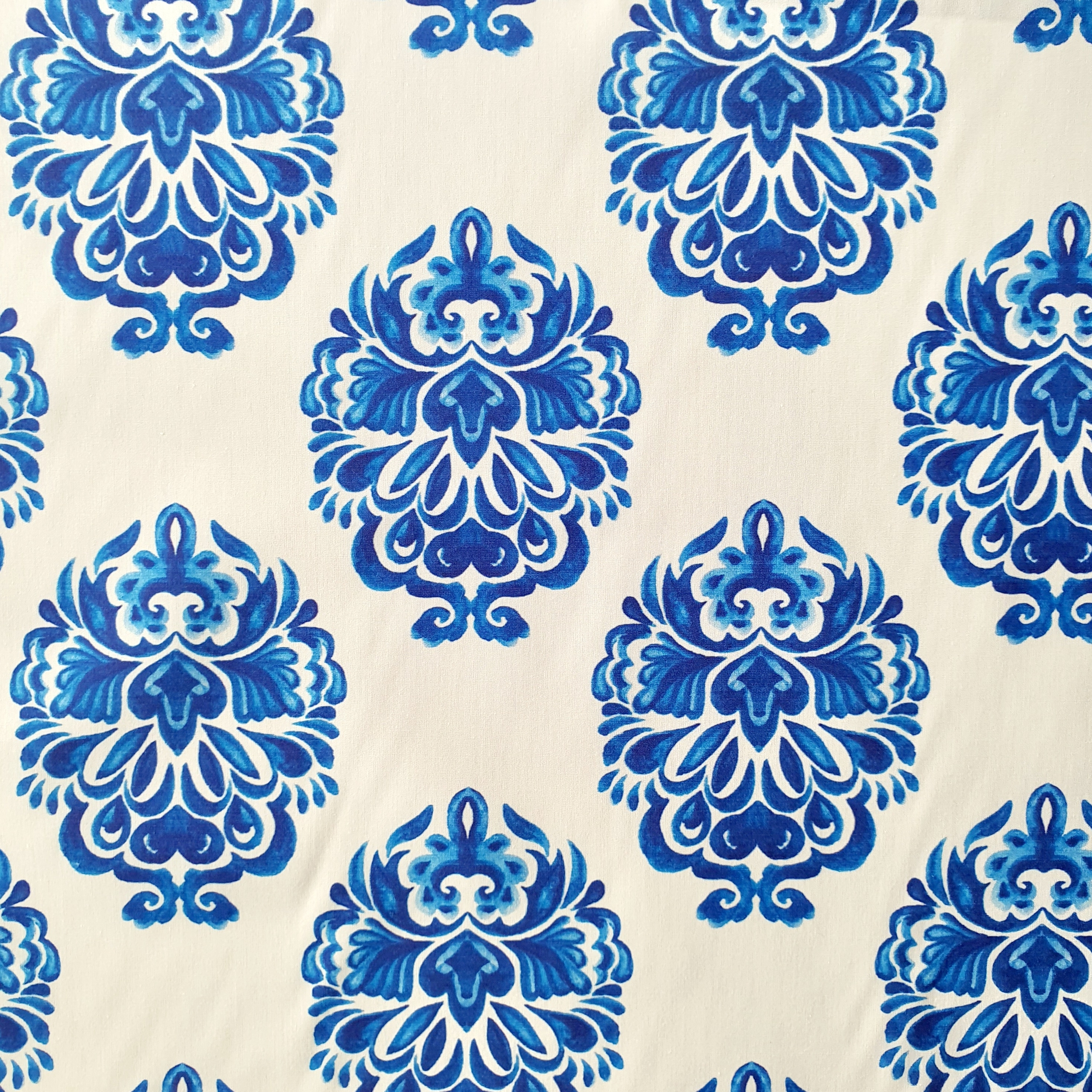 Tissu coton bio blanc gros motifs bleus style italien