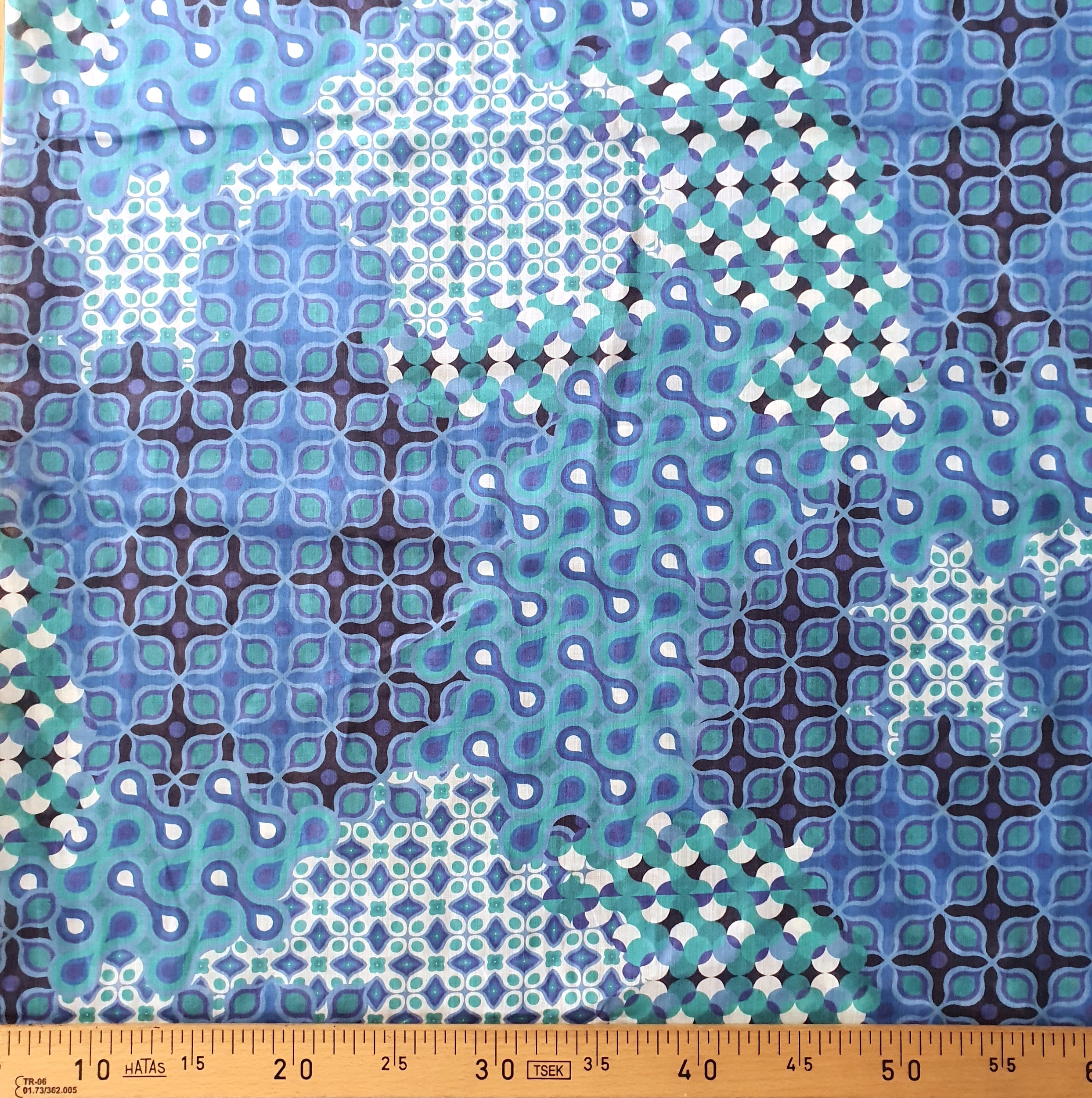 Tissu viscose italienne mosaïque bleu (1)