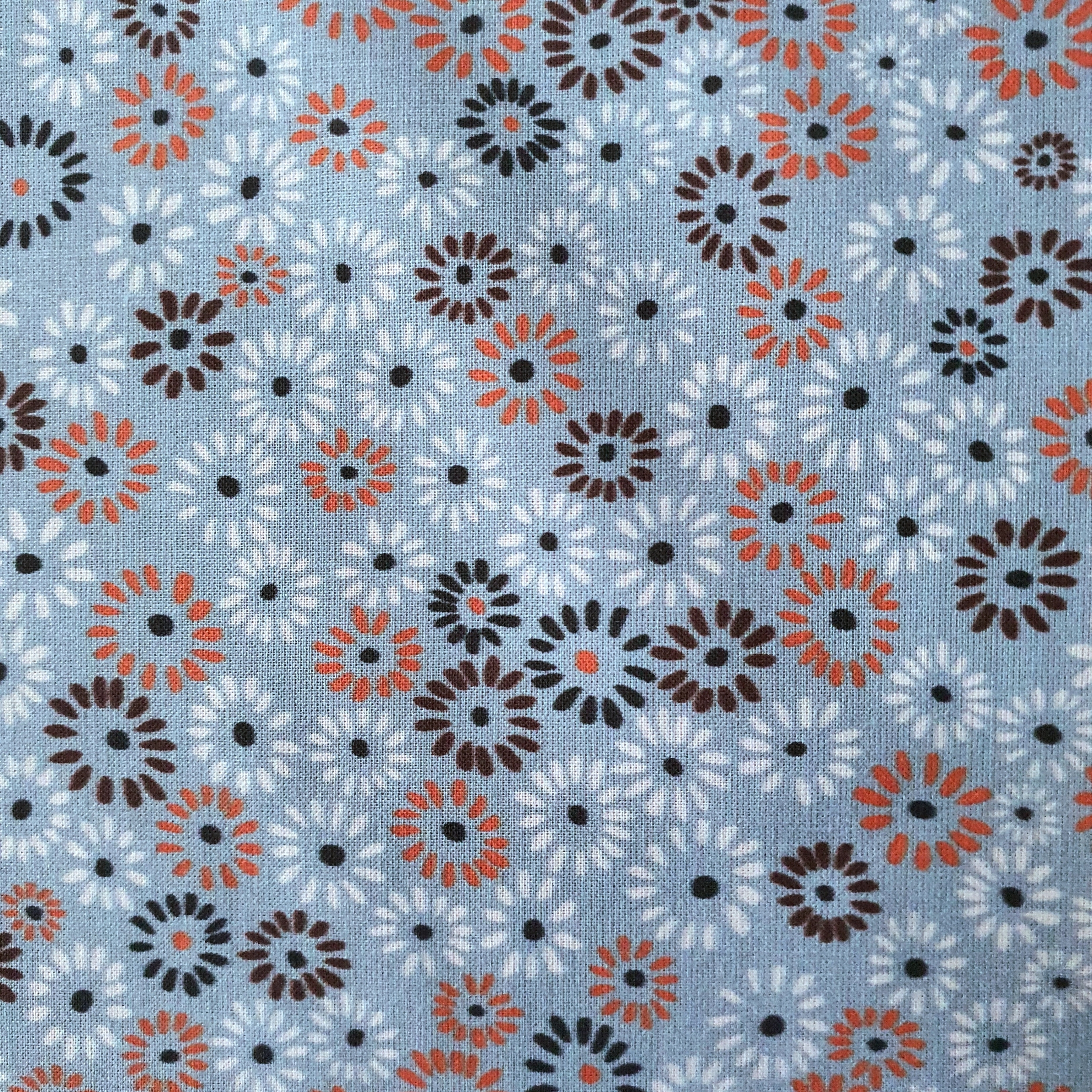 Tissu coton BIO fleur fond bleu ciel orange marron.j