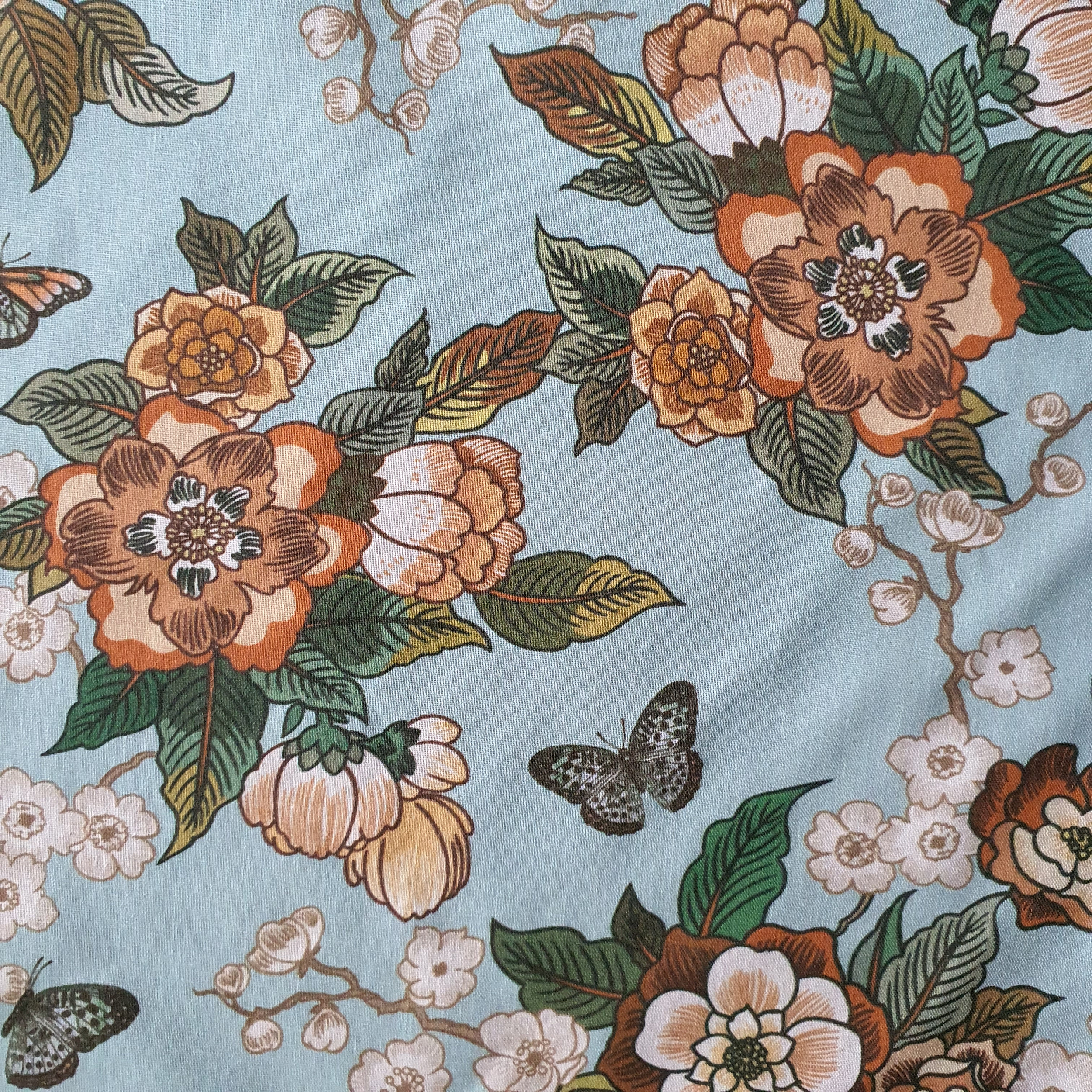 Tissu bio coton percale grosses fleurs marron fond bleu ciel.j