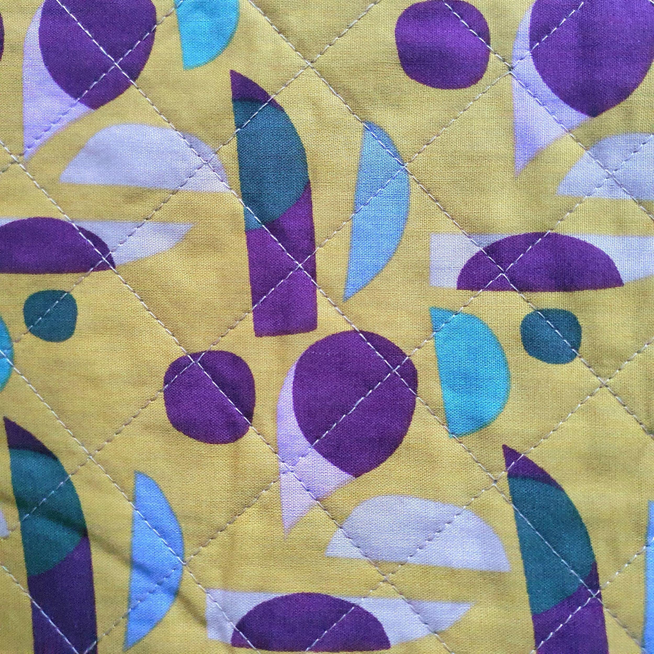 Tissu matelassé coton motifs abstraits violet jaune (1)