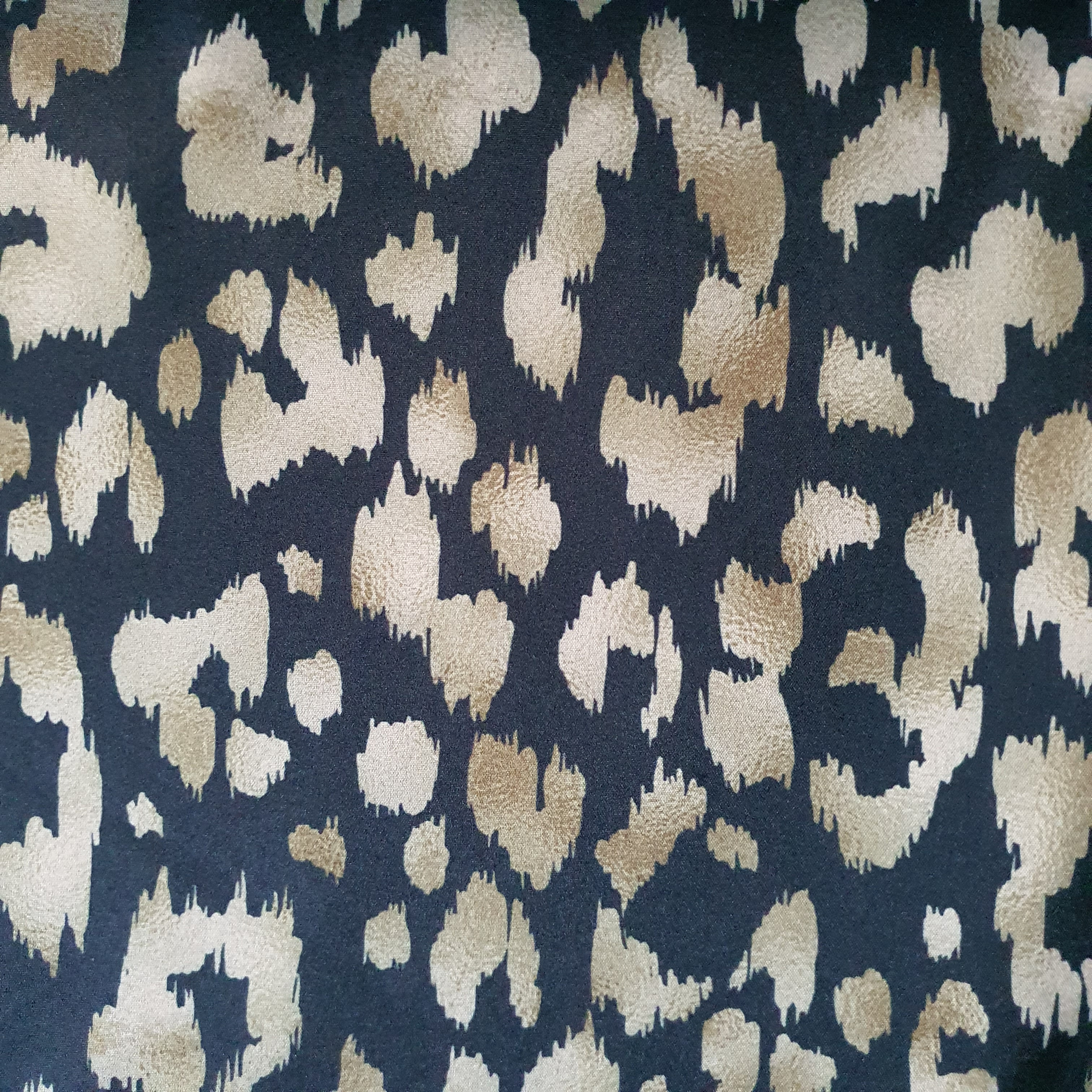 Tissu softshell noir léopard (1)