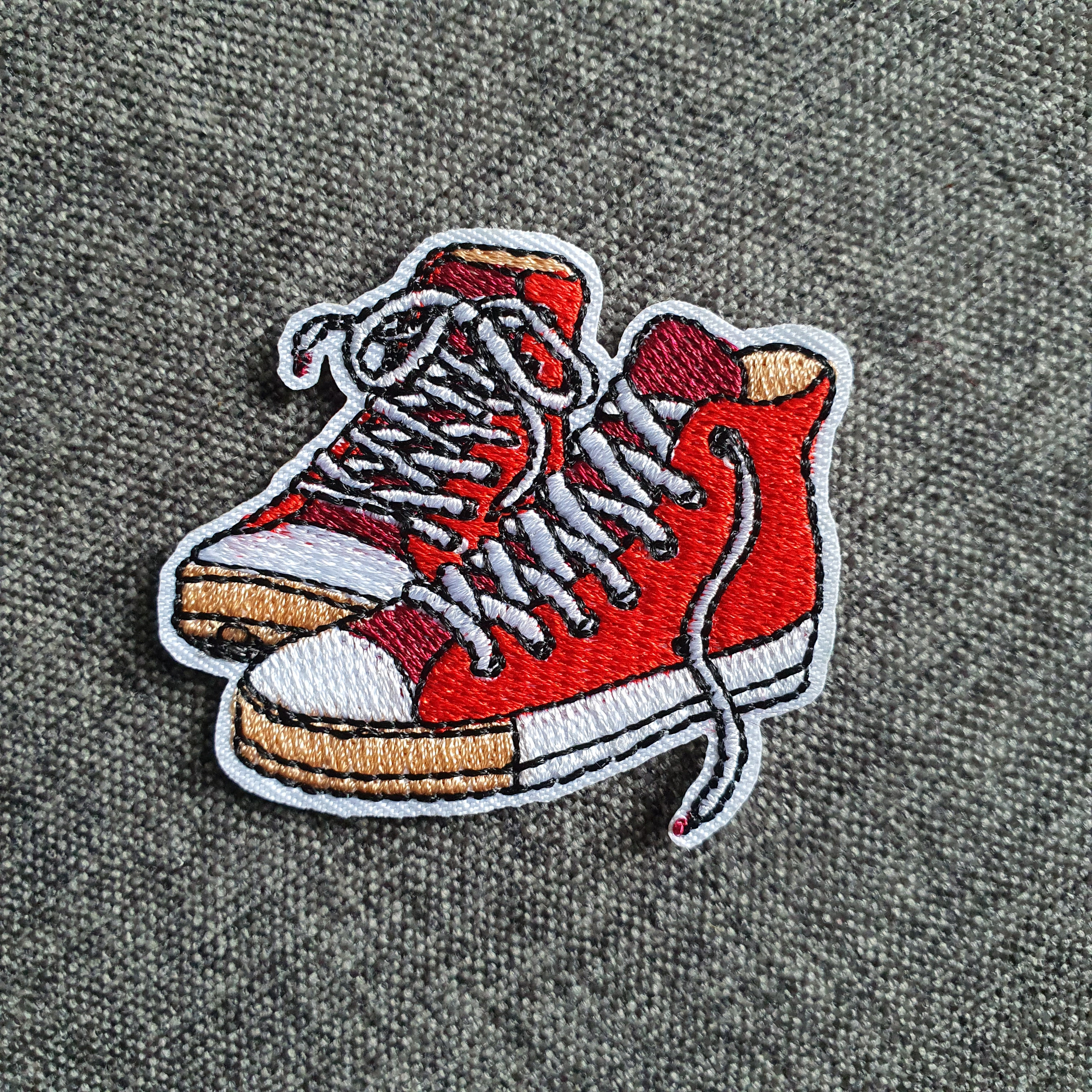Patch thermocollant basket toile montante rouge style converse (1)