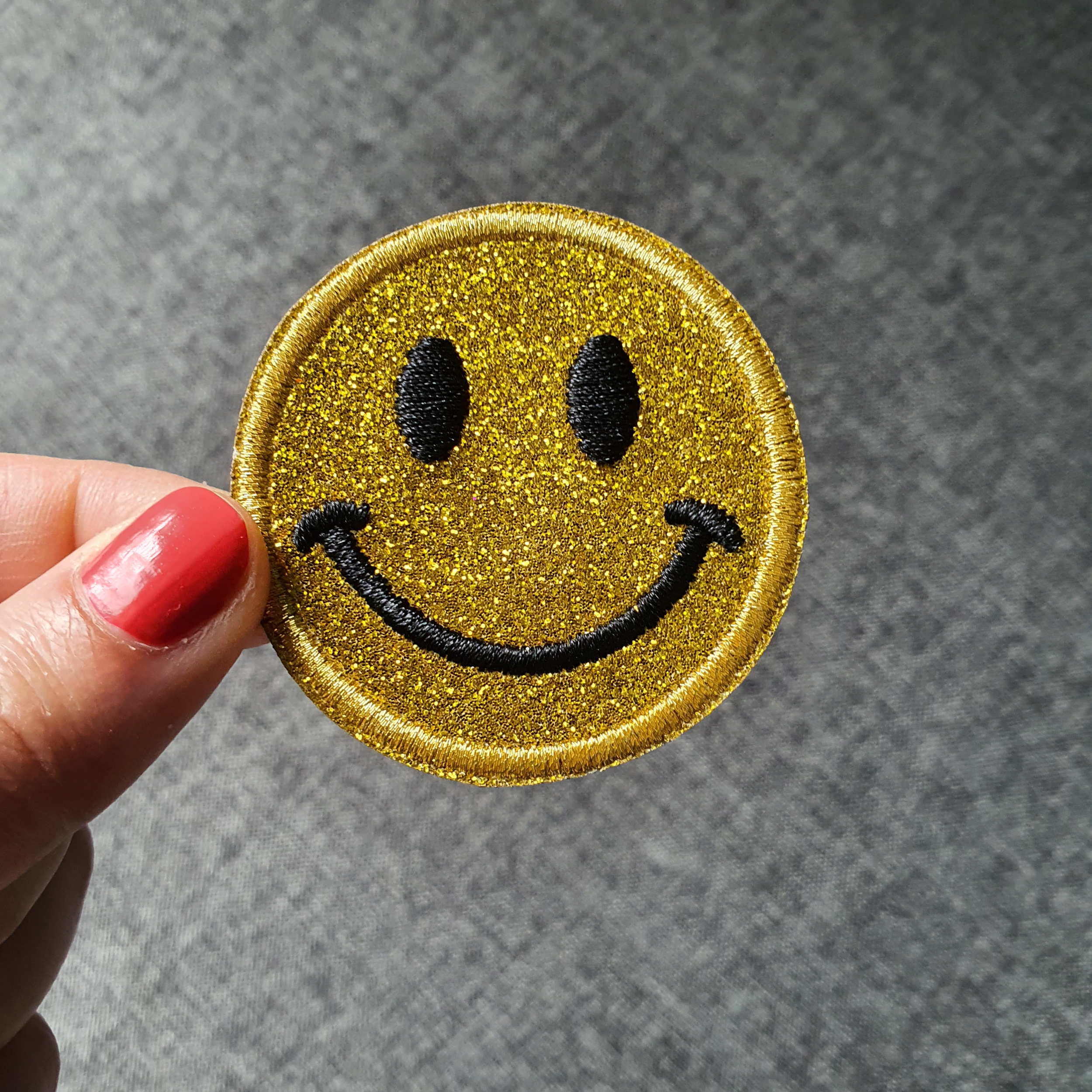 Patch thermocollant rond tête de smiley brillant jaune or