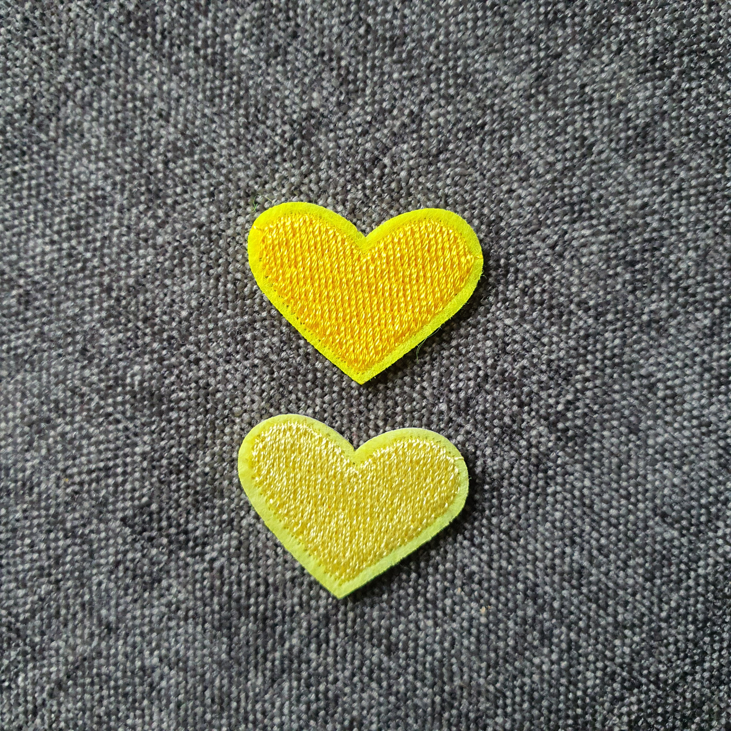 Patch thermocollant duo de petits cœurs colorés jaune