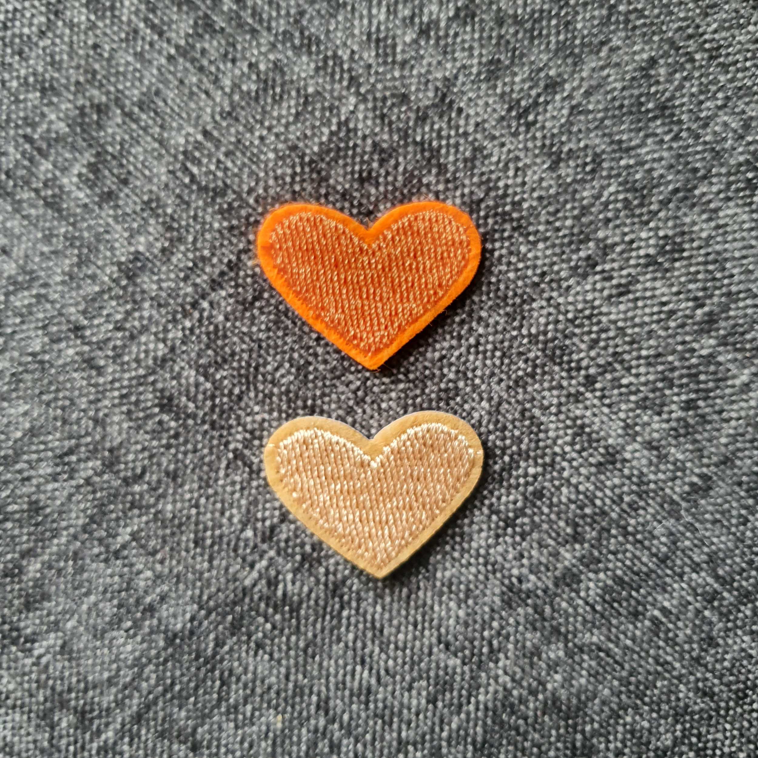 Patch thermocollant duo de petits cœurs colorés orange et beige