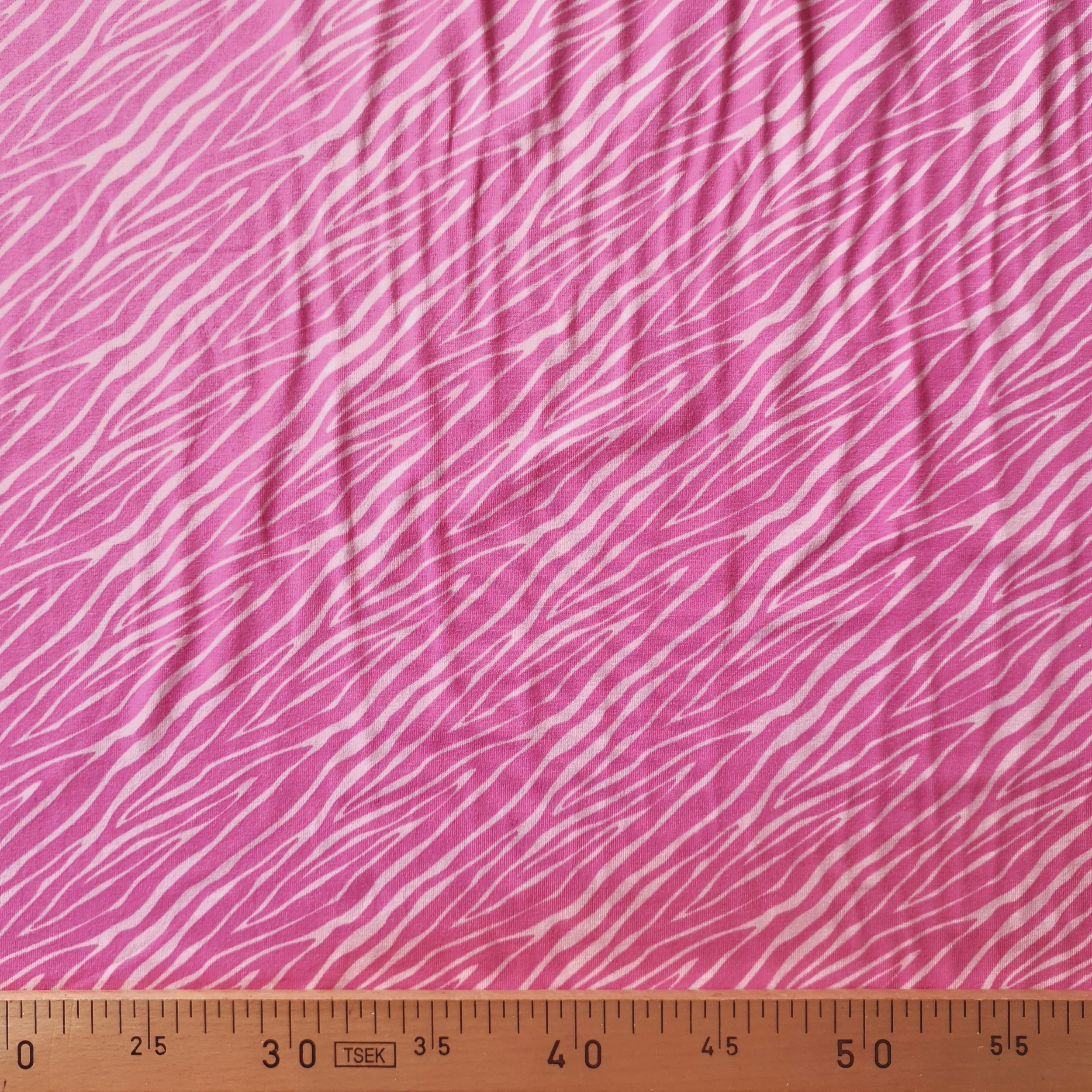Tissu jersey coton  rayé zèbre rose