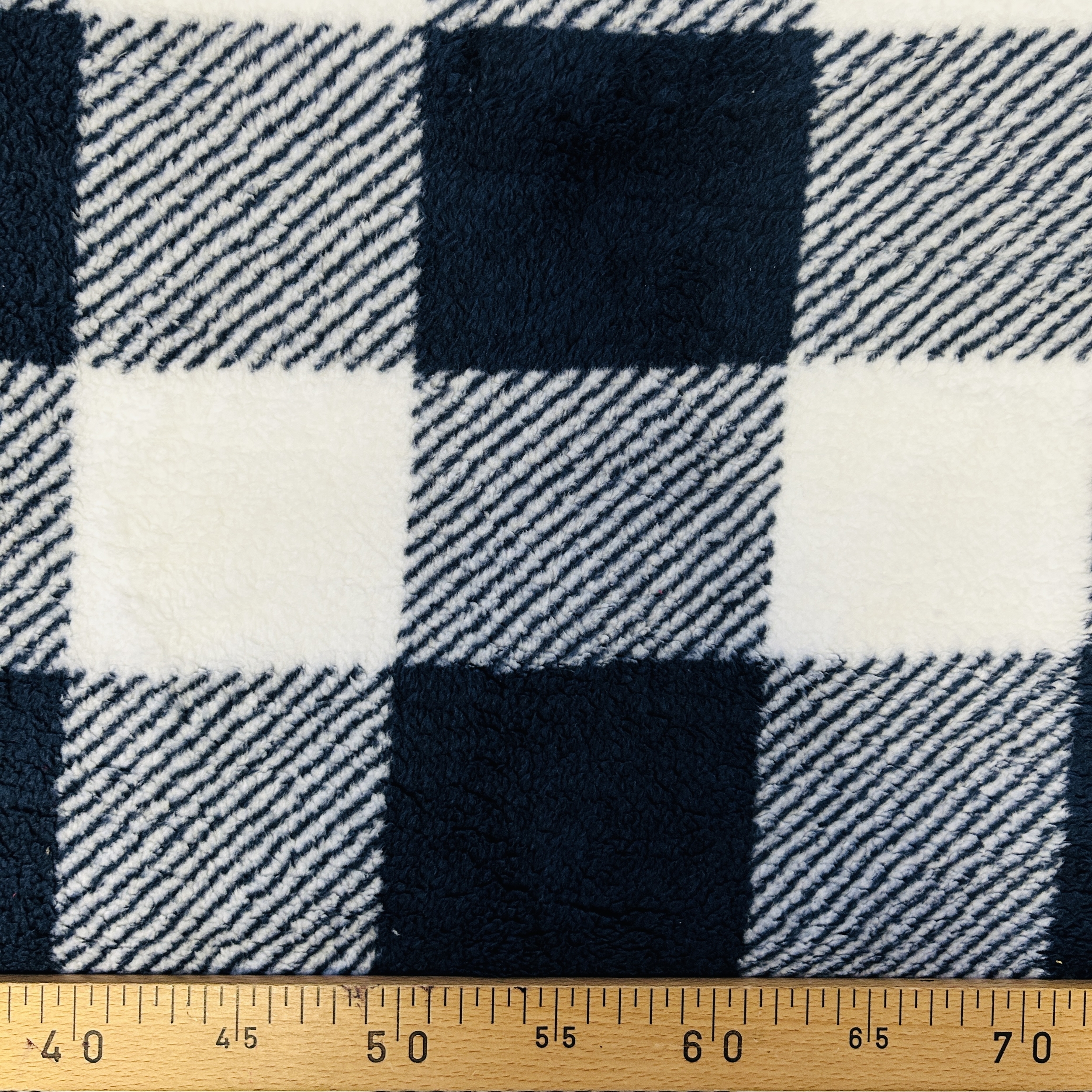 Tissu polaire TEDDY écru et bleu marine à carreaux. (1)