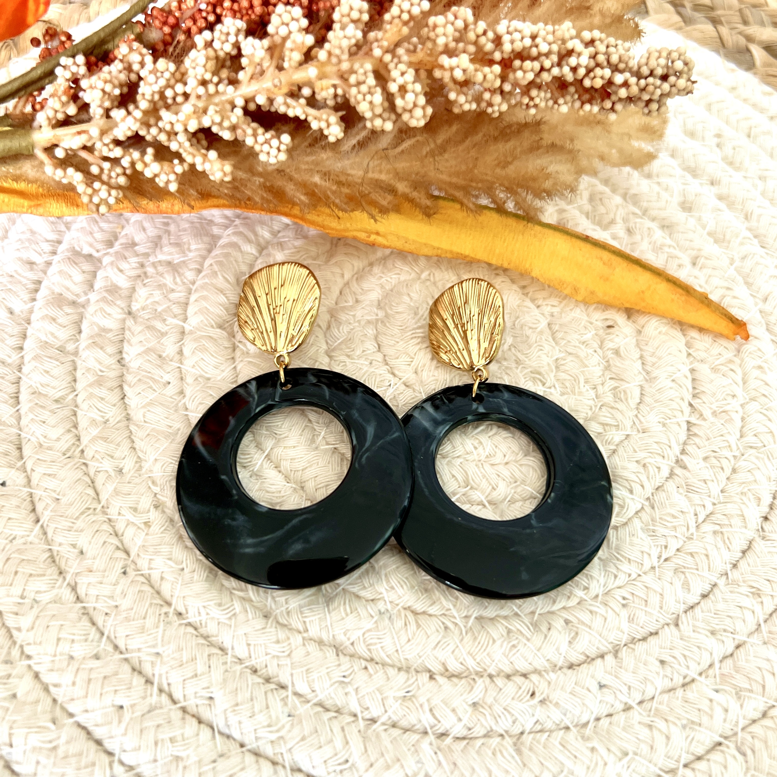 Boucles doreilles acier inoxydable et acrylique noire