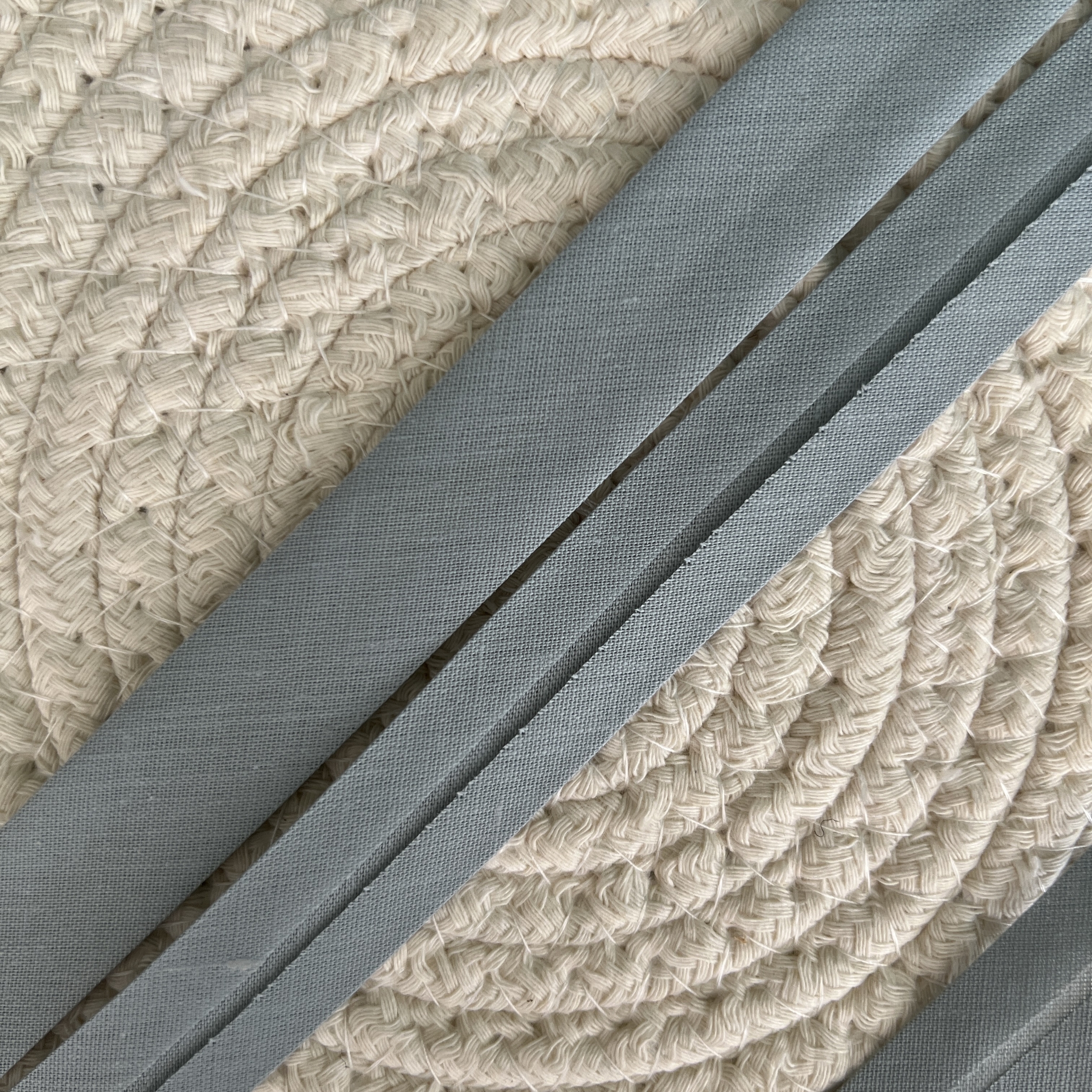 Biais polycoton gris clair 2 cm x 20cm