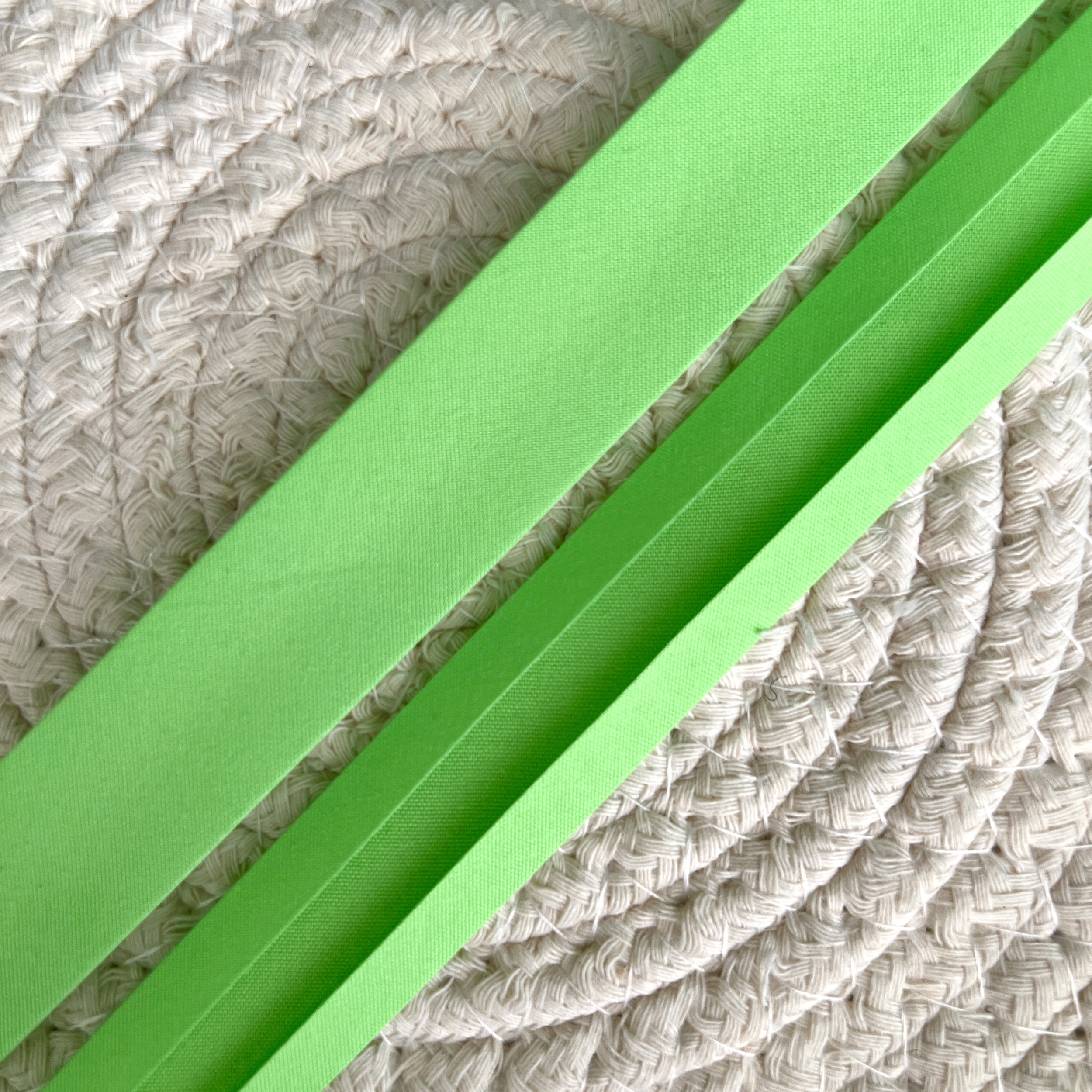 Biais vert pomme polyester au mètre 2 cm