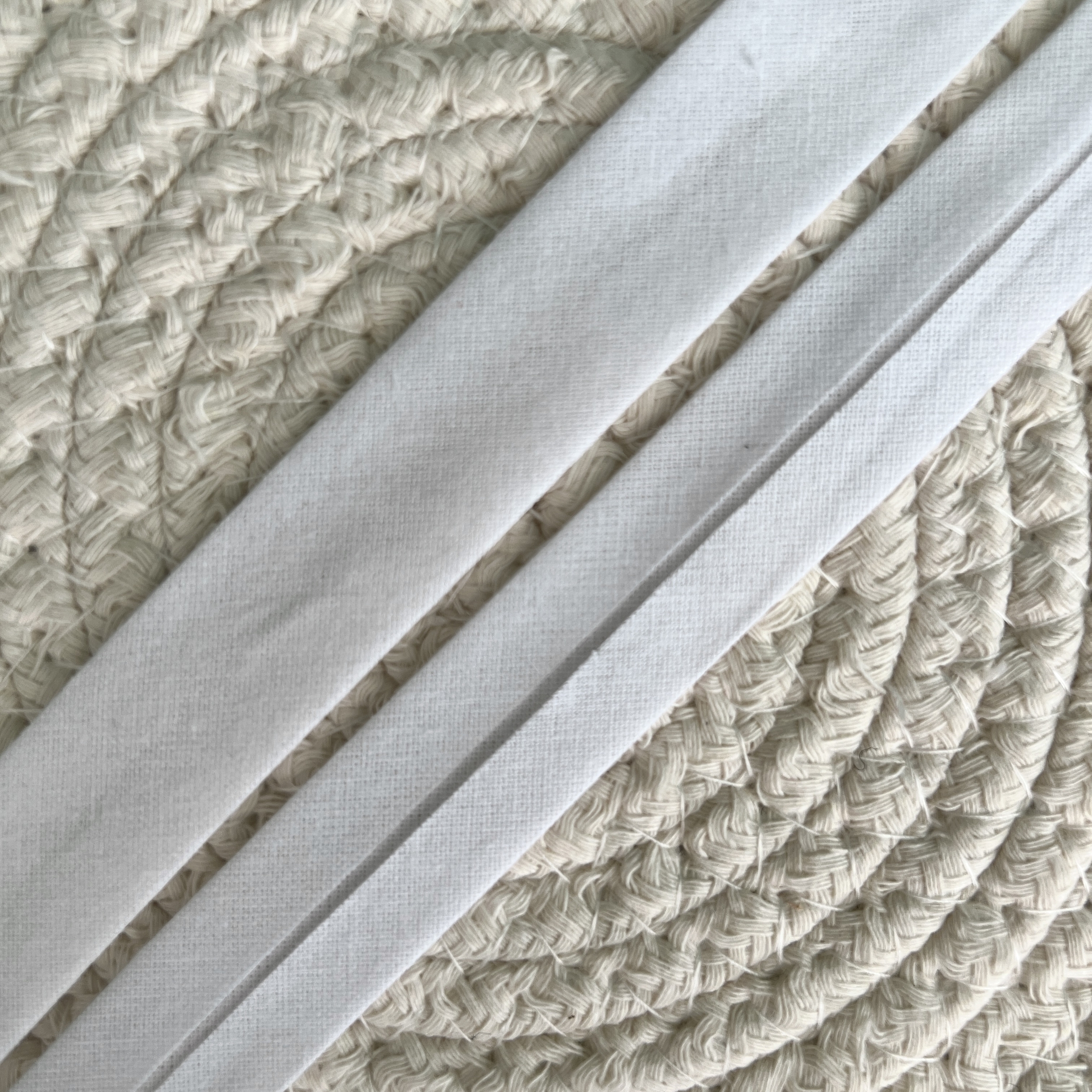 Bais coton blanc au mètre 2 cm
