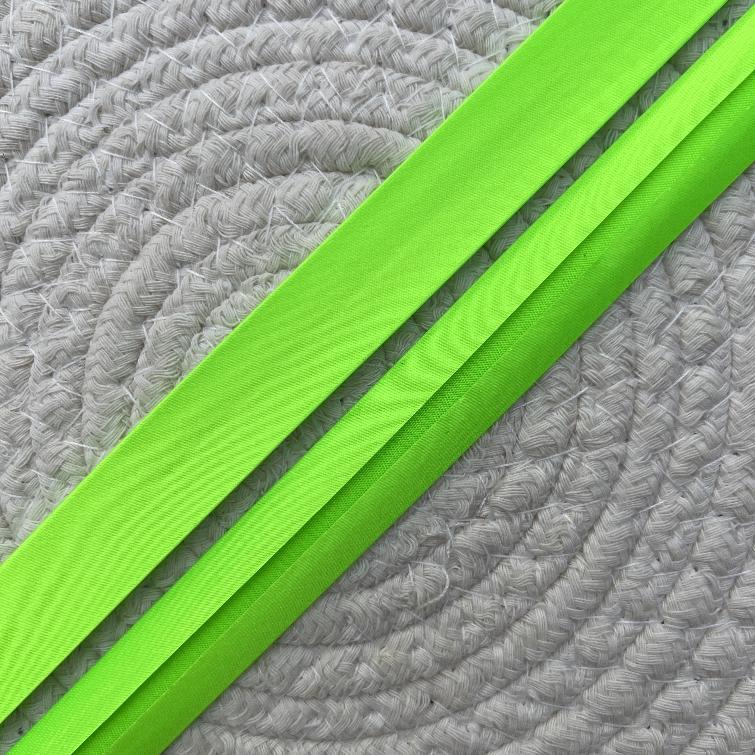 Biais satin polyester vert fluo