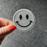 Patch thermocollant rond tête de smiley gris argent (1)