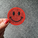 Patch thermocollant rond tête de smiley brillant rouge (1)