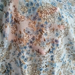 Tissu mousseline polyester imprimé petites fleurs bleu et beige (1)