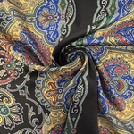 Tissu satin sergé carré de foulard noir