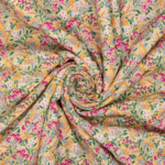Tissu viscose fleuri rose sur fond jaune (1)
