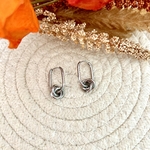 Boucles d'oreilles argentées ovales et triples anneaux enlacés