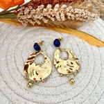 Boucles d'oreilles acier inoxydable pendantes martelées avec pierre lapis-lazuli.