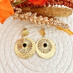 Boucles doreilles acier inoxydable pendantes striées et pierre noire (1)