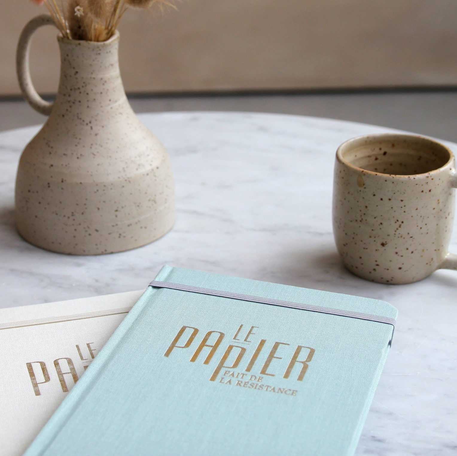 carnet le papier fait de la résistance