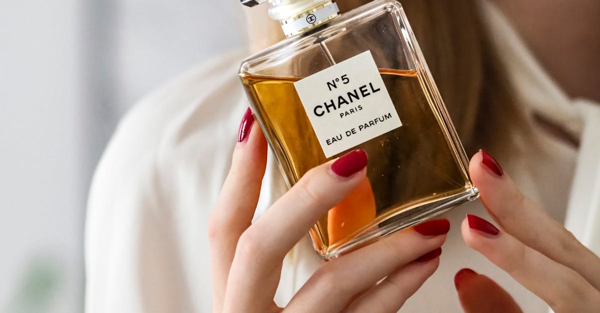 Meilleur parfum femme été : guide expert pour une fragrance ensoleillée