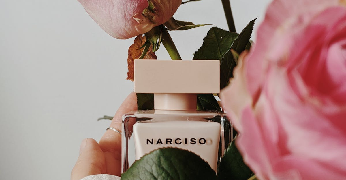 Parfum floral femme : la délicatesse au cœur des senteurs