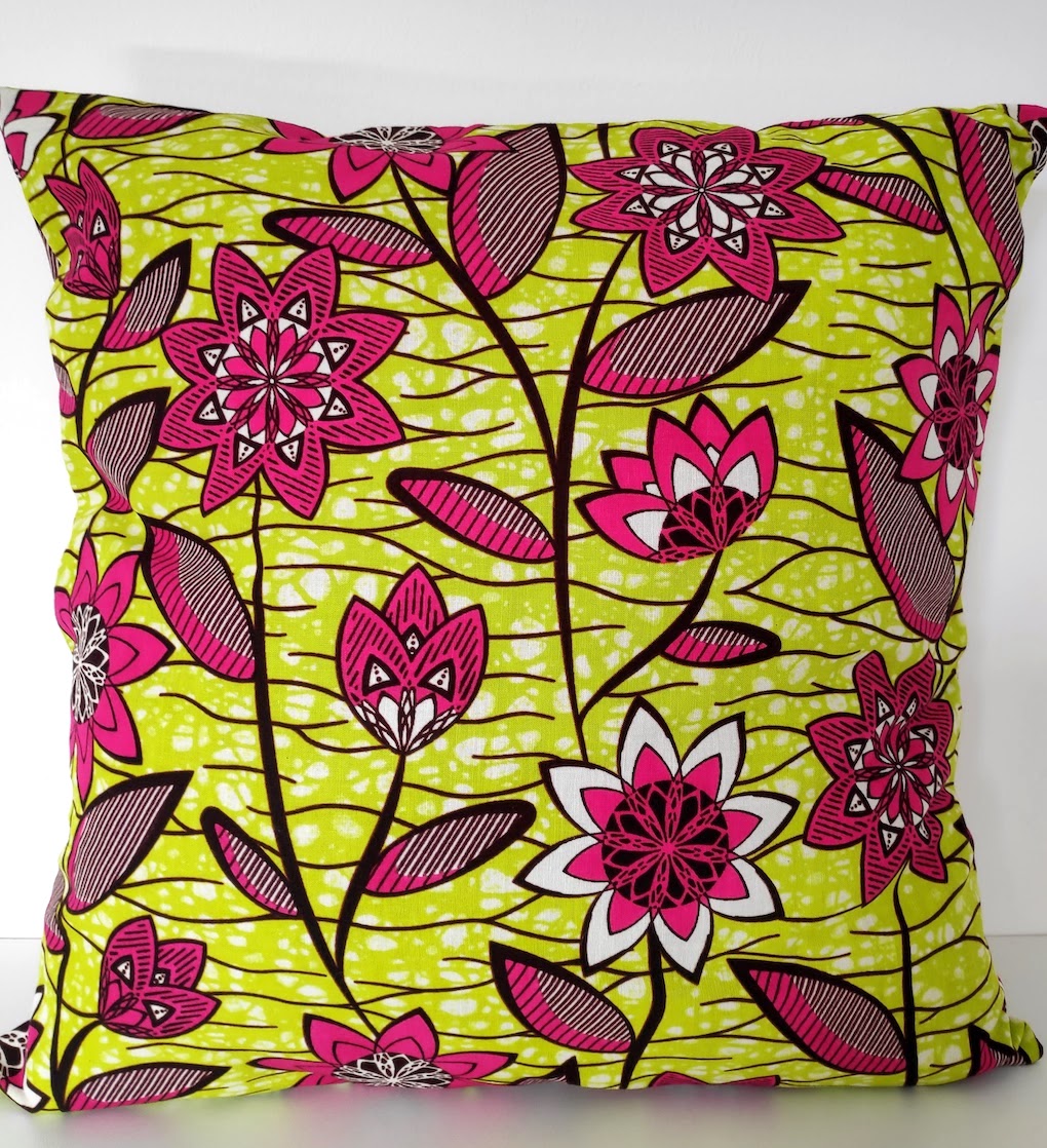 coussin-40x40-face-verts-anis-fleurs-fuschias