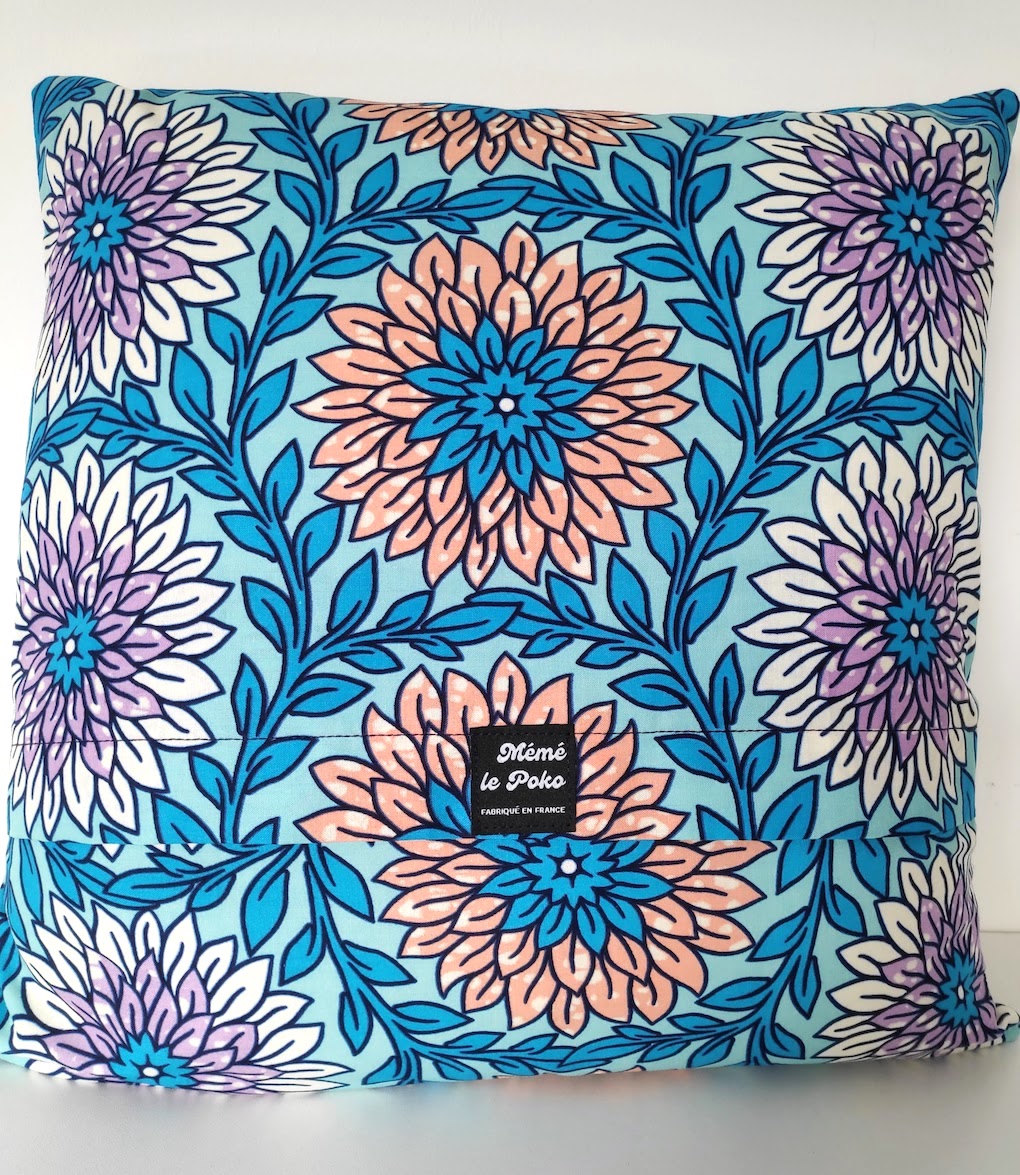 coussin-40x40-dos-fleurs-saumon-fond-bleu