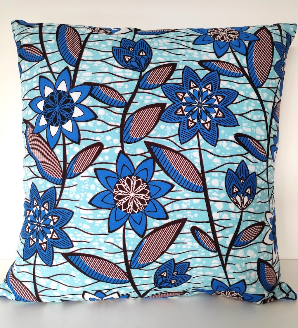 coussin-40x40-face- fleurs-bleu-gitane
