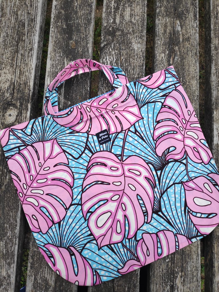 sac Julia-feuilles-roses-fond-bleu