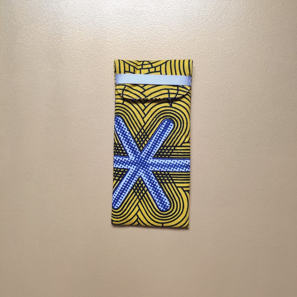 Etui lunette jaune et bleu fermé