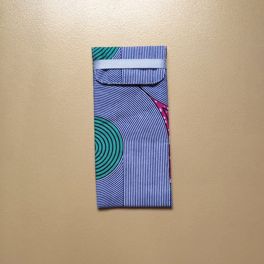 Etui lunettes rose bleu vert fermé