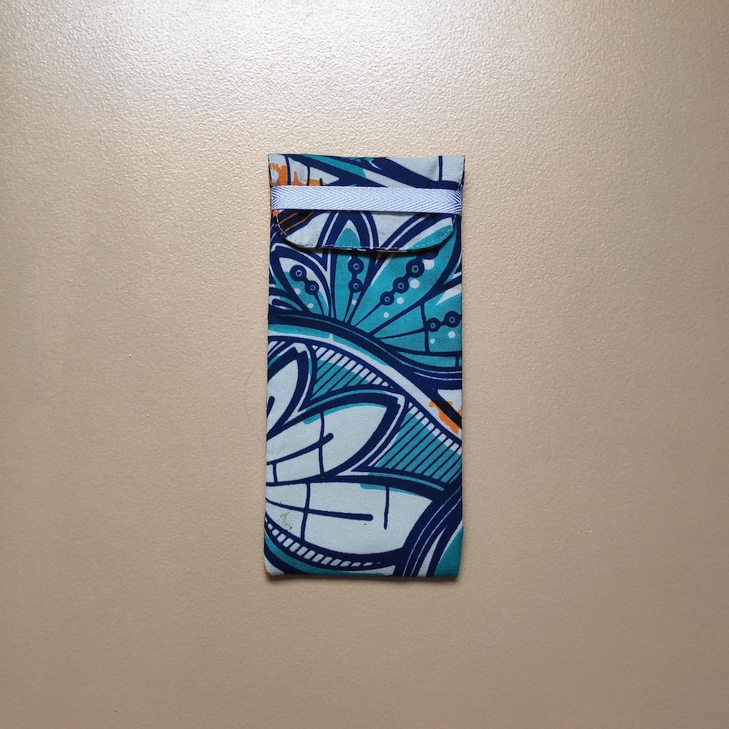 Etui lunettes vert et bleu ancien fermé