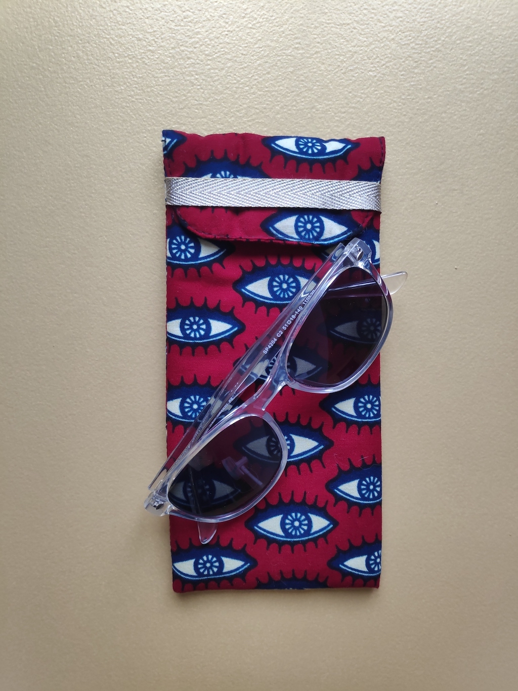 etui oeil bordeau et bleu